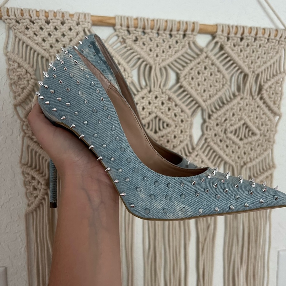 NEW STEVE MADDEN PUMPS